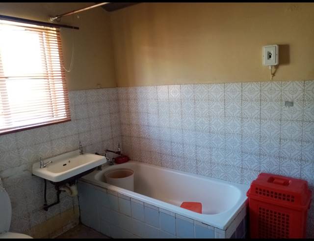 6 BEDROOM HOUSE FOR SALE IN MOBENI HEIGHTS